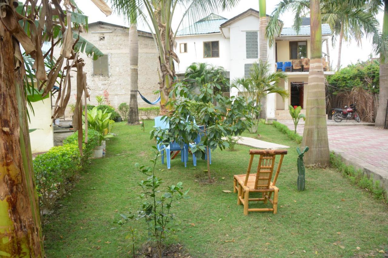 Jj & Je Family House Vandrarhem Dar es Salaam Exteriör bild