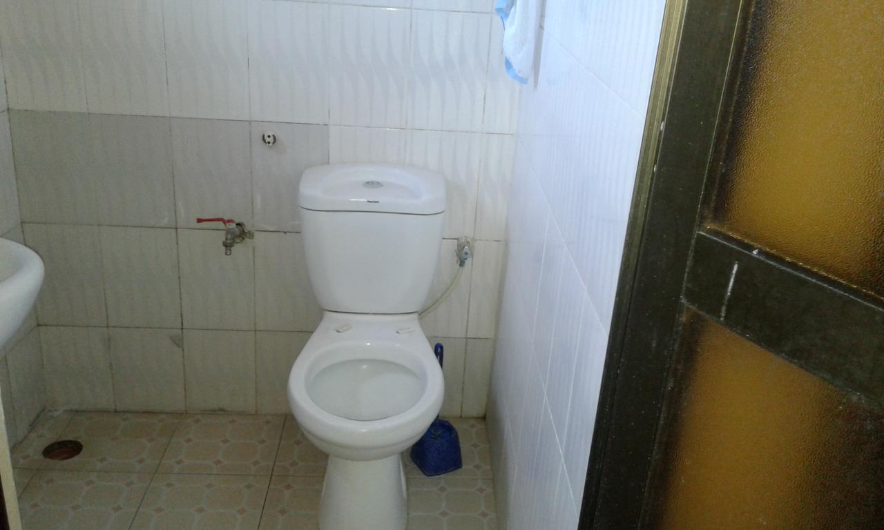 Jj & Je Family House Vandrarhem Dar es Salaam Exteriör bild