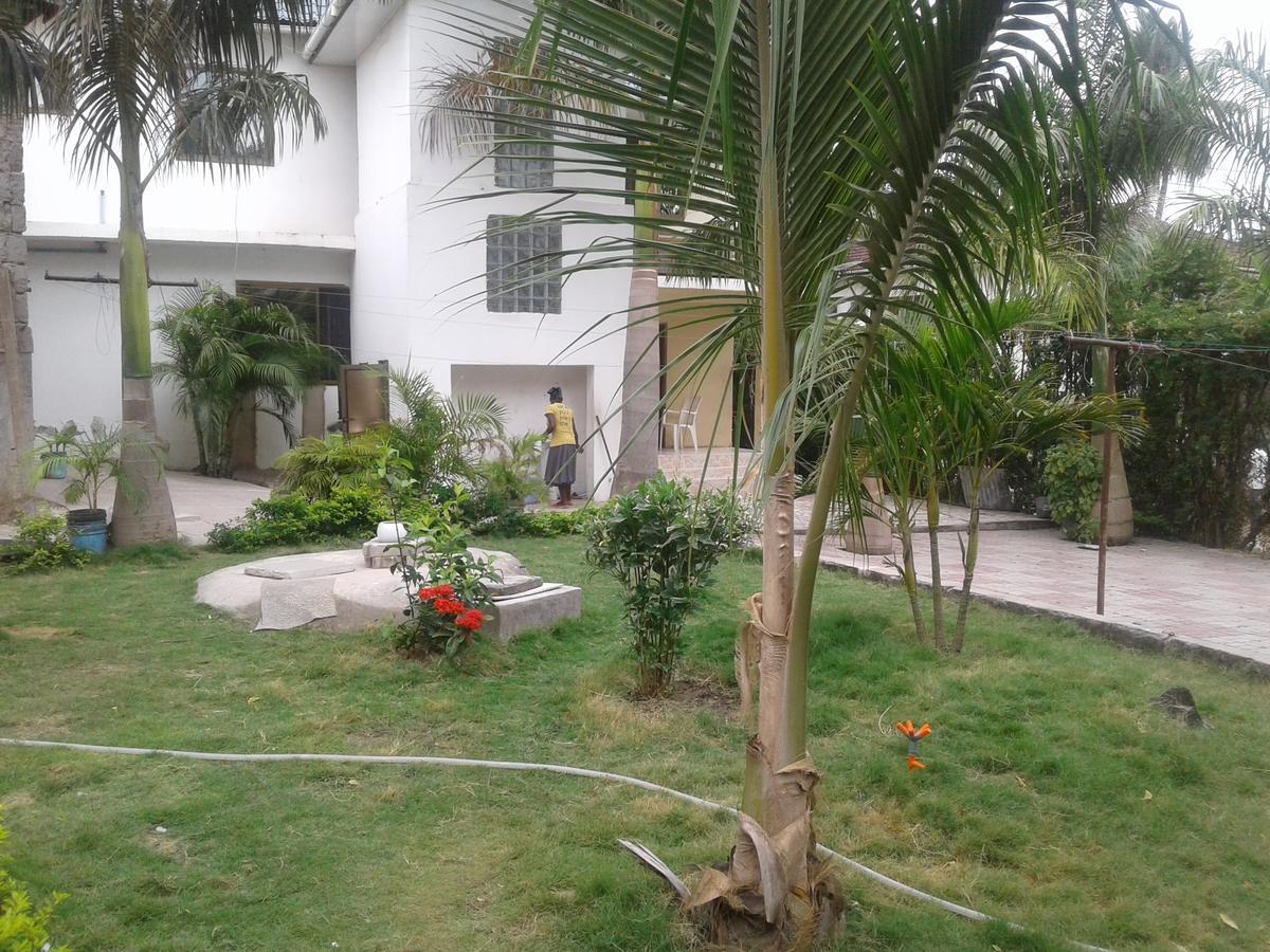 Jj & Je Family House Vandrarhem Dar es Salaam Exteriör bild