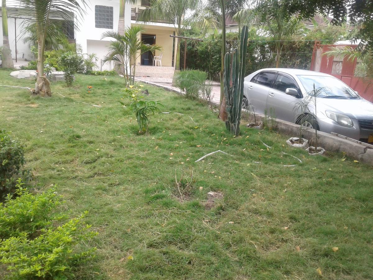 Jj & Je Family House Vandrarhem Dar es Salaam Exteriör bild