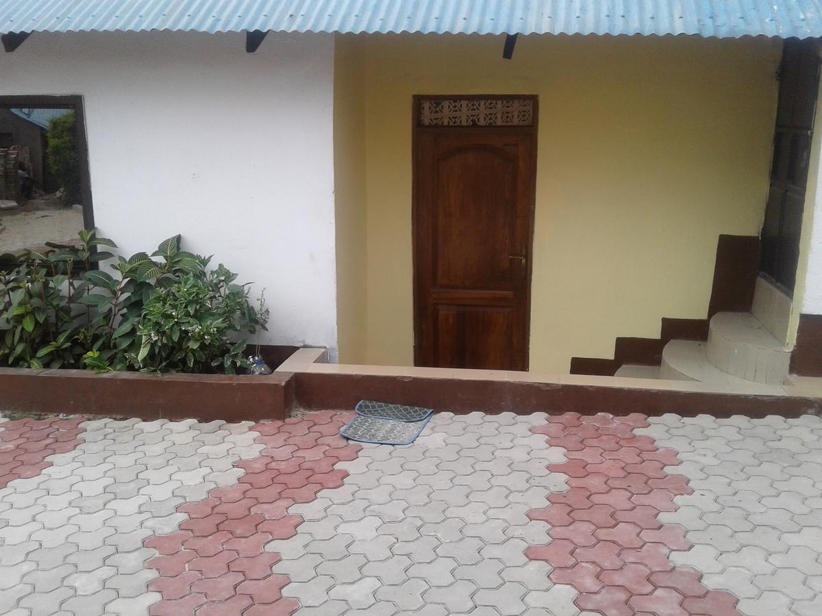 Jj & Je Family House Vandrarhem Dar es Salaam Exteriör bild