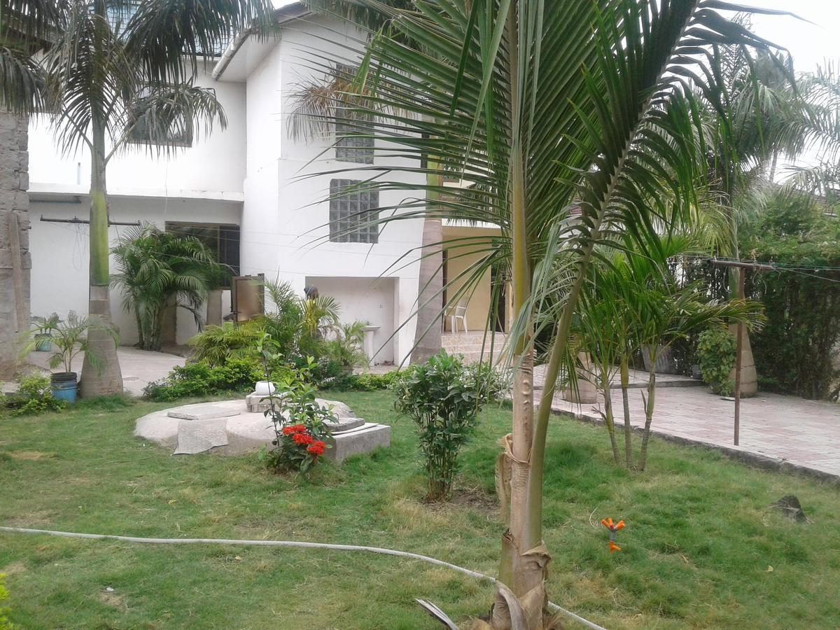 Jj & Je Family House Vandrarhem Dar es Salaam Exteriör bild