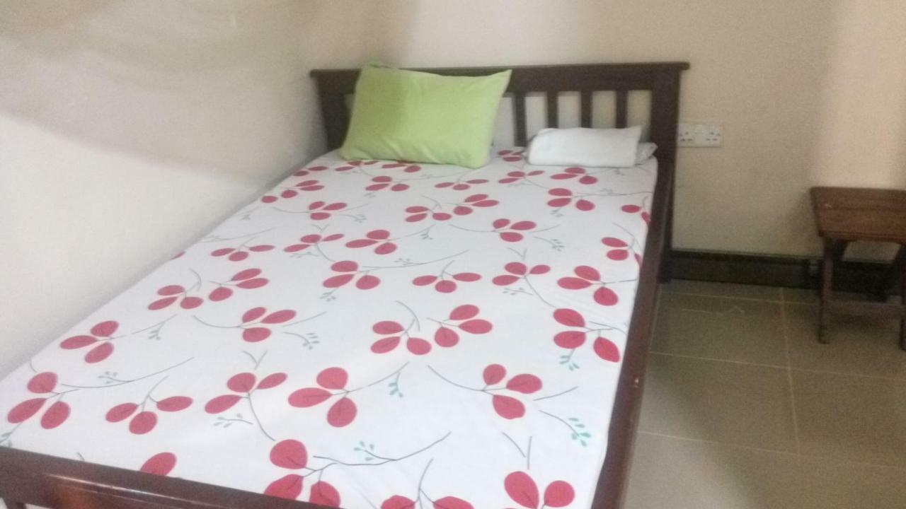 Jj & Je Family House Vandrarhem Dar es Salaam Exteriör bild